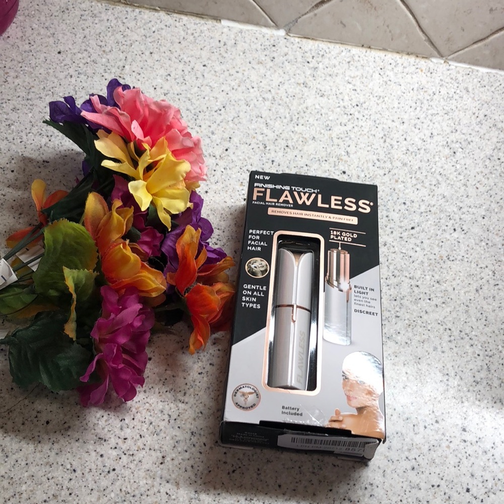 FLAWLESS - Picture 2 of 8